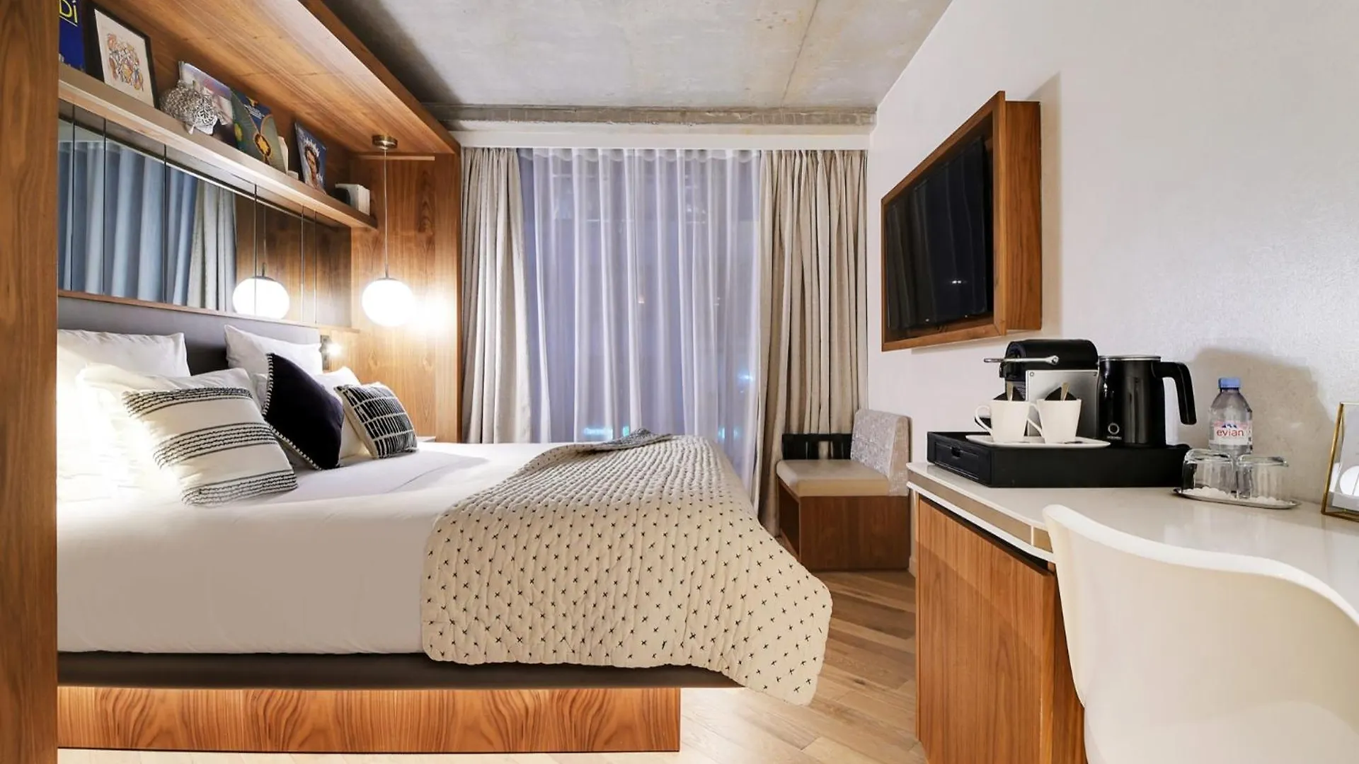 Card Hotel